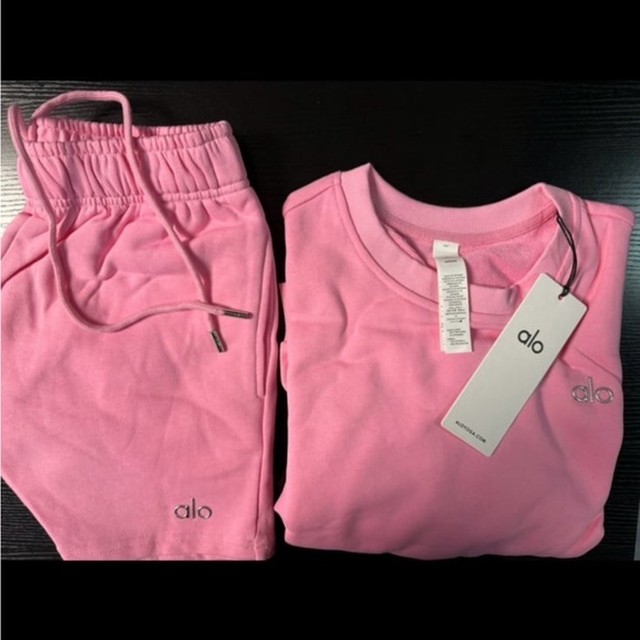 NWT 🩷ALO Yoga Accolades sweatshirt and shorts Set - Picture 4 of 5